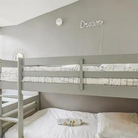 Apartment Charming T4 In The 3rd Arrondissement Of - Welkeys